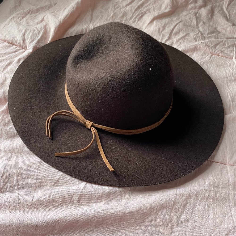 Wide-brimmed Hat